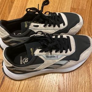 Reebok Classic Leather Legacy AZ in black/taupe - size 6.5M